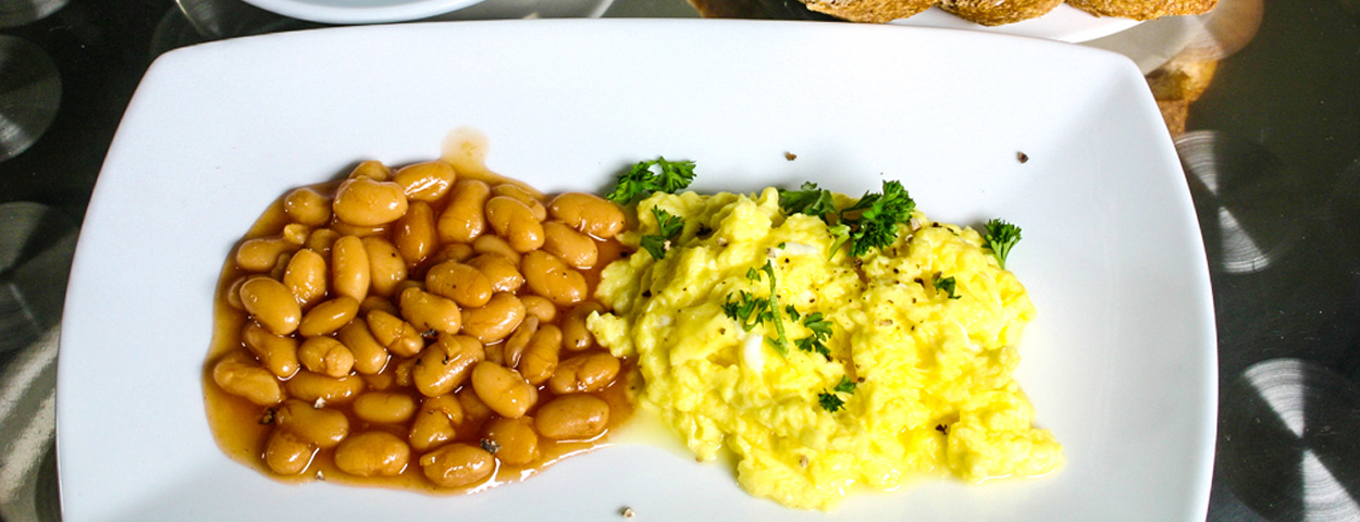 Kacang Panggang Dengan Telur Kacang